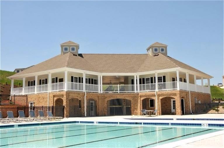 The Farmington neighborhood clubhouse and pool